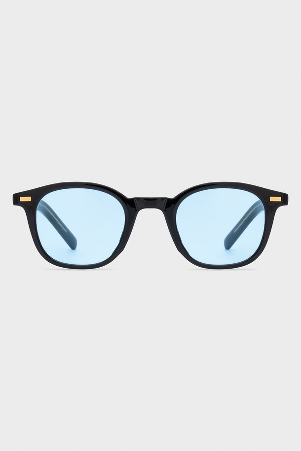 미니멀한 디자인의 B019 블랙 선글라스는 블랙, 블루, 그린 3가지 색상으로 제공되며, 남녀 모두에게 잘 어울립니다. TR Metal 소재의 라운드 프레임은 UV400 렌즈를 사용하여 99.99% 자외선을 차단하며, 일상생활에서 눈을 보호해 줍니다. 케이스와 렌즈 클리닝 천이 함께 제공됩니다.
