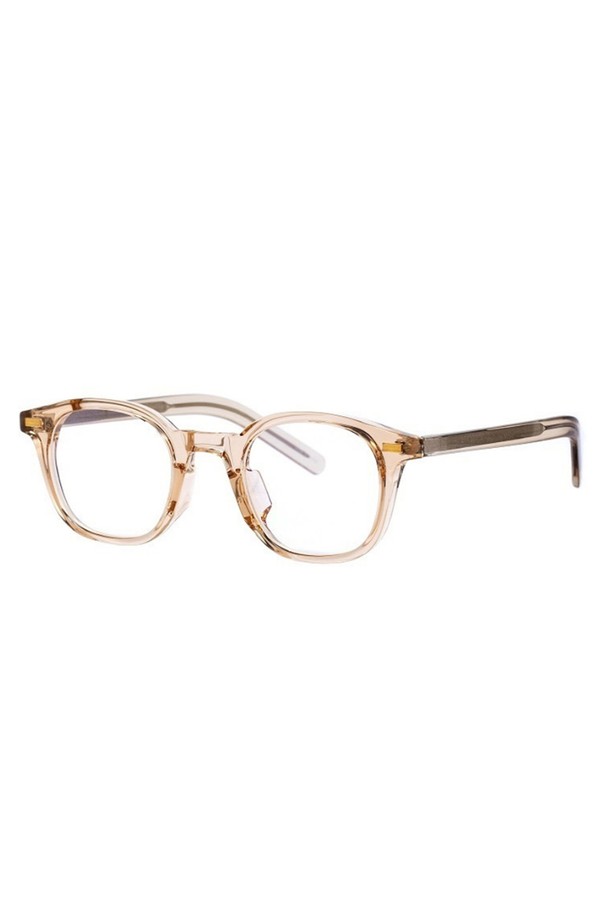 B019 글래스 청광(Crystal Beige) 안경은 트렌디하고 모던한 스타일을 추구하는 안경입니다. 메탈과 CR-39 소재로 제작되어 튼튼하며, 클래식하고 심플한 사각 프레임 디자인으로 제작되었습니다. 블루라이트 40% 차단 및 UV 99.99% 차단 기능을 갖춰, 일상 및 사무실에서 디지털 기기 사용 시 눈을 보호해줍니다. 무도수 렌즈로 제작되어 시력 보호에 도움을 주며, 안경 케이스와 렌즈 클리닝 천이 함께 제공되어 편리합니다. 모니터 사용이 많은 직장인, 디지털 기기 사용자, 안구건조증 환자에게 추천합니다.
