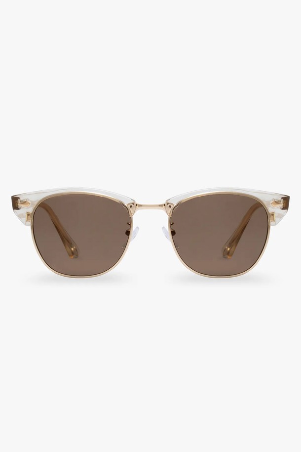 F2313 썬글라스는 블랙, 브라운, 그린 3가지 컬러로 출시되어 다양한 스타일에 매치하기 좋습니다. PC 소재로 제작되어 튼튼하며, UV400 렌즈를 사용하여 자외선을 효과적으로 차단해 줍니다. 클래식하고 베이직한 디자인에 골드 와이어 프레임으로 포인트를 주어 세련된 느낌을 더했습니다. 여행룩, 카페룩 등 어떤 TPO에도 잘 어울리며, 클래식, 미니멀, 캐주얼 스타일을 즐기는 분들께 추천합니다. 무도수 렌즈로 제작되어 안경 착용 없이 편안하게 사용할 수 있으며, 케이스와 렌즈천이 함께 제공됩니다.
