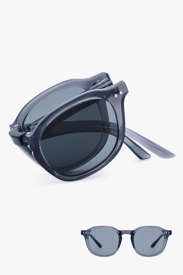 [예약배송] 제헤 선글라스 4컬러는 미니멀하고 베이직한 스타일을 추구하는 분들을 위한 선글라스입니다. 블랙과 그레이 두 가지 색상으로 출시되었으며, 플라스틱 소재의 오버사이즈 프레임 디자인이 특징입니다. 봄, 여름, 여행 및 휴가철에 자외선으로부터 눈을 보호하며, 스타일리시한 룩을 연출할 수 있습니다. 
