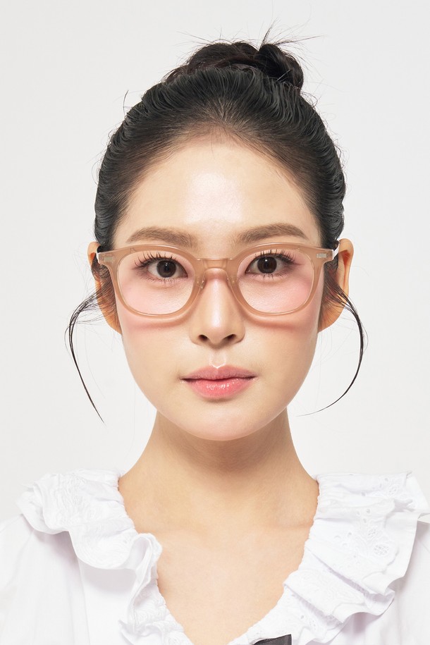 X.KAY 글래스 2 컬러는 여성용 선글라스로, 페미닌한 스타일을 연출하기에 좋습니다. 플라스틱 소재의 오버사이즈 프레임에 핑크 컬러 렌즈를 사용하여 로맨틱하고 클래식한 분위기를 더합니다. 자외선 차단 기능을 갖춰 일상생활은 물론 데이트룩에도 제격입니다. 특히 투톤 컬러 디자인이 돋보여 개성 있는 스타일을 완성할 수 있습니다.
