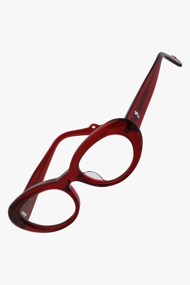 ACETATE JUNI (아세테이트 주니) 선글라스는 미니멀한 스타일을 추구하는 분들을 위한 선글라스입니다. 아세테이트와 나일론 소재로 제작되어 가볍고 편안한 착용감을 제공하며, UV400 자외선 차단 기능으로 눈을 안전하게 보호합니다. Black Gray, Wine, Hopi 3가지 컬러로 출시되어, 여행룩, 휴가룩 등 다양한 TPO에 맞춰 활용하기 좋습니다. R 심볼 디자인 장식으로 포인트를 더했으며, 그레이 틴트 렌즈와 함께 렌즈 클리닝 천, 케이스가 포함되어 실용성을 높였습니다. 
