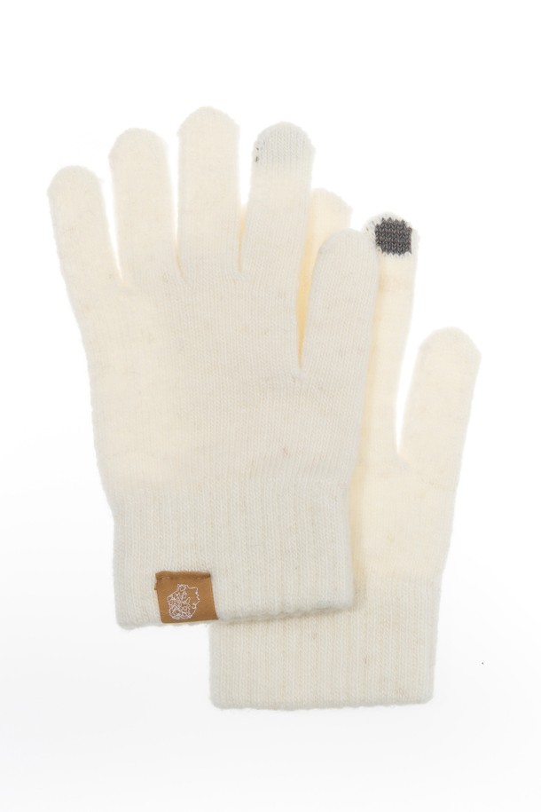 무지 숏장갑 아이보리는 부드러운 니트 소재로 제작되어 겨울철 보온에 효과적인 장갑입니다. 아이보리 색상의 무지 디자인으로, 미니멀, 클래식, 캐주얼 등 다양한 스타일과 쉽게 매치할 수 있습니다. 얇은 두께감으로 답답함 없이 편안한 착용감을 선사하며, 부드러운 촉감이 특징입니다. 일상생활에서 데일리하게 활용하기 좋은 베이직한 디자인의 숏 장갑입니다.

