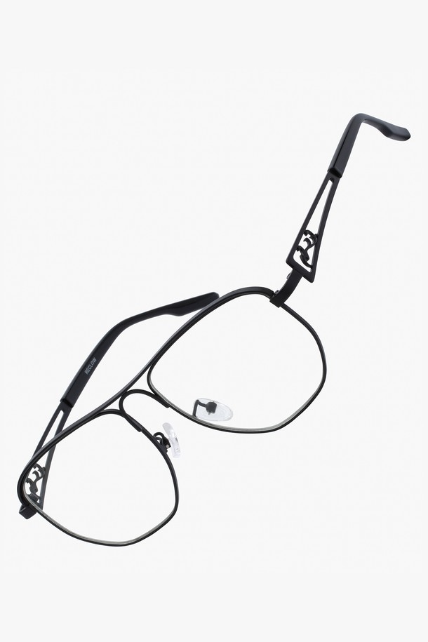 STAINLESS VEIL GLASS BLACK (스테인리스 베일 글라스 블랙)은 미니멀하고 클래식한 스타일의 선글라스입니다. 스테인리스 소재로 제작되어 내구성이 뛰어나며, 사계절 내내 착용하기 좋습니다. 블랙 컬러의 베일형 디자인이 세련된 느낌을 더하며, 자외선 차단 기능으로 눈을 보호해 줍니다. 일상생활에서 스타일리시하게 연출할 수 있는 아이템입니다.
