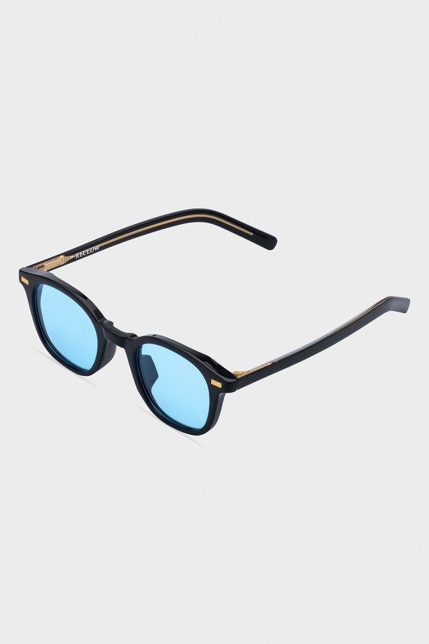 미니멀한 디자인의 B019 블랙 선글라스는 블랙, 블루, 그린 3가지 색상으로 제공되며, 남녀 모두에게 잘 어울립니다. TR Metal 소재의 라운드 프레임은 UV400 렌즈를 사용하여 99.99% 자외선을 차단하며, 일상생활에서 눈을 보호해 줍니다. 케이스와 렌즈 클리닝 천이 함께 제공됩니다.
