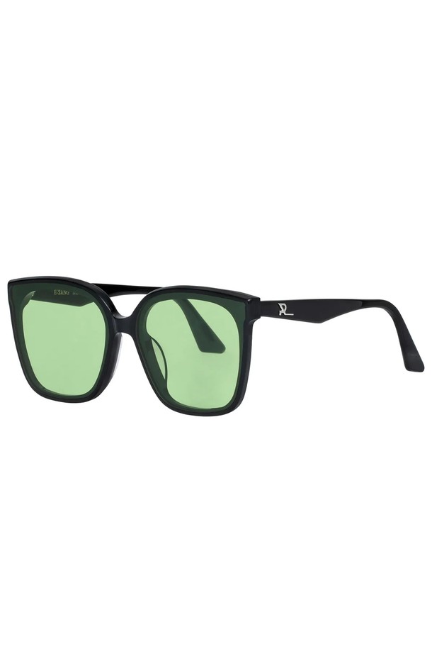 아세테이트 E-SANG SUNGLASS 선글라스는 블랙/화이트, 그린/오렌지 2가지 컬러로 출시된 공용 선글라스입니다. 모든 얼굴형에 적합한 박스형 디자인이며, UV 차단 기능과 경량 아세테이트 소재를 사용하여 편안한 착용감을 제공합니다. 탄력적이고 내구성이 뛰어난 파손 방지 프레임으로 제작되었으며, 안경 케이스와 렌즈 클리닝 천을 함께 제공합니다.
