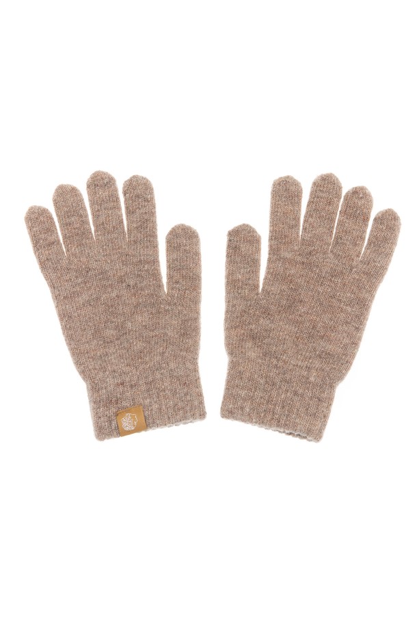 무지 숏장갑 오트밀은 부드러운 니트 소재로 제작되어 가을과 겨울철에 따뜻하게 착용할 수 있는 숏 장갑입니다. 오트밀 컬러의 무지 디자인으로 미니멀, 클래식, 캐주얼 스타일 모두에 잘 어울립니다. 얇은 두께감으로 답답함 없이 편안한 착용감을 선사하며, 터치스크린 기능이 있어 장갑을 벗지 않고도 스마트 기기를 사용할 수 있습니다. 일상생활에서 활용하기 좋은 실용적인 아이템입니다.
