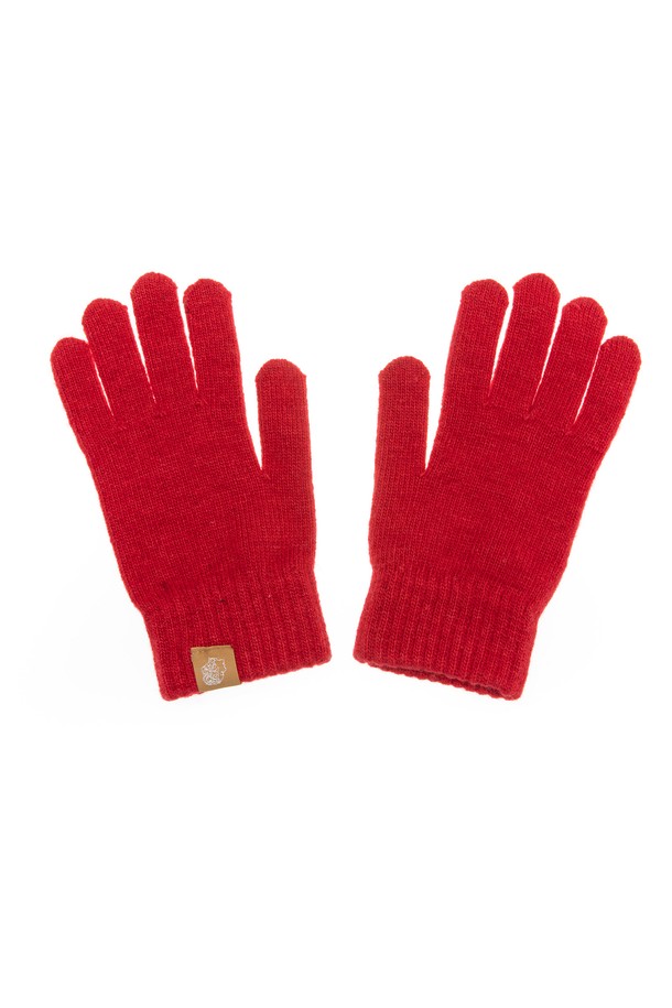 무지 숏장갑 레드는 가을, 겨울철 따뜻함을 선사하는 데일리 장갑입니다. 부드러운 니트 소재로 제작되어 편안한 촉감을 제공하며, 캐주얼, 미니멀, 클래식 스타일을 모두 소화합니다. 선명한 레드 컬러와 무지 디자인으로 어떤 옷에도 잘 어울리며, 출근룩, 데이트룩 등 다양한 TPO에 활용 가능합니다. 스마트폰 터치가 가능한 기능성 장갑으로, 추운 날씨에도 편리하게 스마트 기기를 사용할 수 있습니다.
