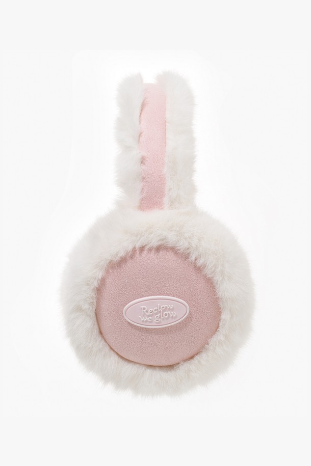 밍밍 이어머프 핑크는 부드러운 퍼 소재로 제작되어 겨울철 보온에 효과적인 여성용 귀덮개 스타일의 이어머프입니다. 핑크와 화이트 두 가지 색상으로 출시되어 캐주얼, 미니멀, 로맨틱 등 다양한 스타일에 매치하기 좋습니다. 무지 디자인에 두꺼운 두께감으로 포근함을 더하며, 부드러운 촉감이 특징입니다. 겨울철 추위로부터 귀를 따뜻하게 보호해주는 필수 아이템입니다.
