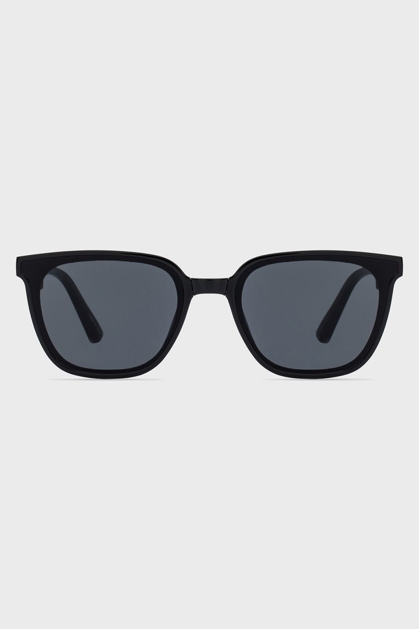 WIRWIR 선글라스 5 컬러는 미니멀하고 베이직한 스타일의 선글라스입니다. 플라스틱 소재로 제작되었으며, 봄, 여름철 여행룩에 매치하기 좋습니다. 자외선(UV)을 차단하여 눈을 보호해주며, 무지 패턴에 블랙 컬러로 깔끔함을 더했습니다. 폴딩 디자인으로 휴대와 보관이 용이합니다. 캐주얼, 클래식 등 다양한 스타일을 연출할 수 있습니다.
