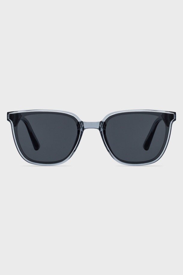 WIRWIR 선글라스 5 COLOR는 모던하고 미니멀한 스타일을 추구하는 분들을 위한 선글라스입니다. 블랙 컬러의 무지 디자인으로, 플라스틱과 금속 소재를 사용하여 제작되었습니다. 봄, 여름철 여행룩 또는 휴가룩에 매치하기 좋으며, 자외선 차단 기능을 갖춰 일상생활에서도 유용하게 활용할 수 있습니다. 접이식 디자인으로 휴대성을 높여 언제 어디서든 간편하게 사용할 수 있습니다. 클래식하고 캐주얼한 스타일에도 잘 어울리는 선글라스입니다.
