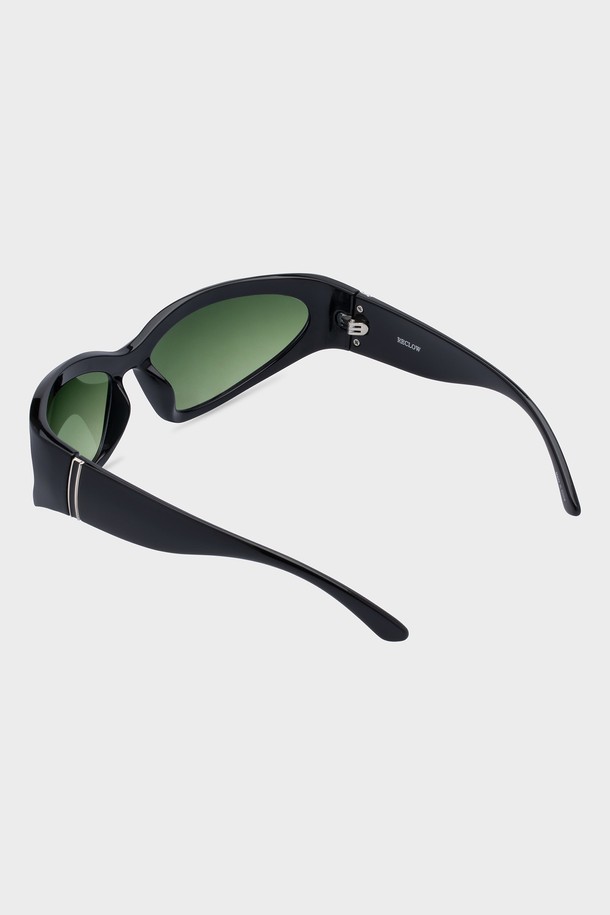 POPART 선글라스 6 COLOR는 패션, 여행, 낚시, 사진 촬영 등 다양한 용도로 활용 가능한 선글라스입니다. 블랙, 블루, 그린 옐로우, 핑크 크리스탈 4가지 색상으로 출시되었으며, 폴리카보네이트 소재로 제작되었습니다. 자외선(UV400) 차단 기능을 갖춘 고글형 디자인으로, 충격 방지 디자인과 프레임 수동 조절 기능이 특징입니다. 선글라스 케이스와 렌즈 클리닝 천을 함께 제공하며, 무게는 36.2g입니다. 여행룩, 휴가룩, 여름 바캉스룩에 캐주얼, 스포티, 리조트 스타일로 포인트를 더해보세요.
