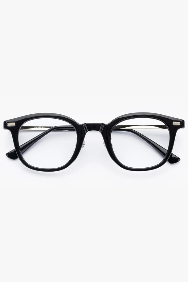 X.KAY GLASS (엑스케이 글래스) 청광 VER 3 COLOR는 모던하고 지적인 스타일을 추구하는 분들을 위한 청광차단 안경입니다. 블랙, 호피, 코코아 3가지 컬러로 출시되었으며, 메탈 TR, 스테인리스 스틸, CR-39 소재를 사용하여 편안한 착용감을 제공합니다. 웰링턴 프레임과 림 데코레이션 디자인이 특징이며, 모니터 작업이나 전자기기 사용 시 눈의 피로를 덜어줍니다. 청광차단율 40%와 UV차단율 99.9%로 눈 건강을 보호하며, 비처방 렌즈와 경량 설계로 데일리 안경으로 적합합니다. 오피스룩, 회의룩, 출근룩 등 다양한 TPO에 미니멀, 클래식, 시크한 스타일을 더해보세요.
