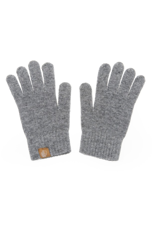 무지 숏장갑 그레이는 가을, 겨울철 보온성을 위한 면 소재의 숏 장갑입니다. 부드러운 촉감과 얇은 두께로 편안한 착용감을 선사하며, 데일리룩, 출근룩 등 미니멀, 클래식, 캐주얼 스타일 모두에 잘 어울립니다. 기본적인 디자인으로 어떤 옷에도 매치하기 쉬우며, 손을 따뜻하게 보호해 줍니다. 무지 디자인의 그레이 컬러로 깔끔하고 세련된 느낌을 더했습니다.
