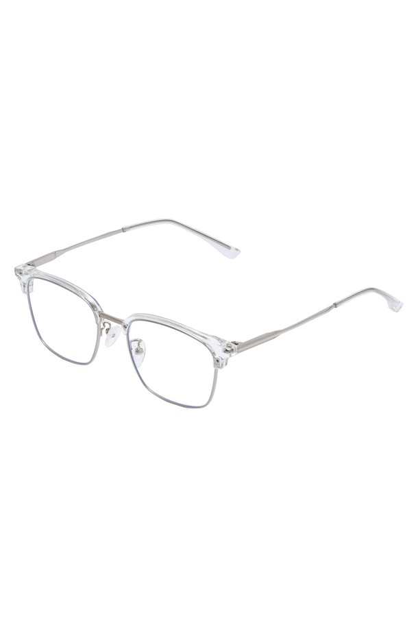 TR B210 GLASS 안경은 남녀 모두 착용 가능한 안경입니다. 메탈과 플라스틱 소재로 제작되었으며, 모던하고 베이직한 스타일을 연출합니다. 시력 교정을 위한 기능성을 갖췄으며, 블랙, 실버, 골드 3가지 컬러로 구성되어 다양한 스타일에 매치할 수 있습니다. 무지 디자인으로 깔끔함을 더하여 일상에서 편안하게 착용하기 좋습니다. 미니멀하면서도 클래식한 분위기를 연출하는 안경을 찾으시는 분들께 추천합니다.
