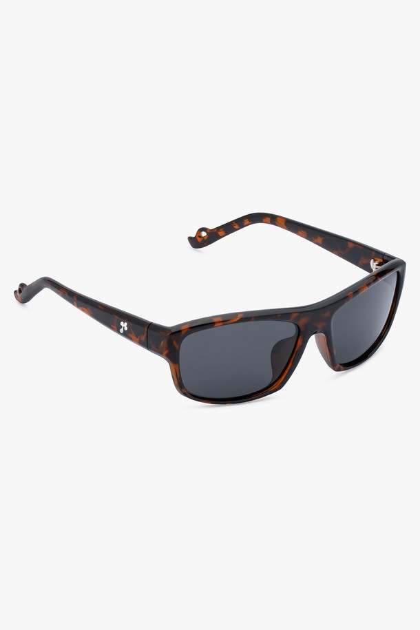 GEM(젬) 선글라스 3 COLOR는 미니멀하고 클래식한 스타일을 추구하는 분들을 위한 선글라스입니다. 블랙, 무광 블랙, HOPI(호피) 세 가지 세련된 컬러로 출시되었으며, TR 소재를 사용하여 가볍고 편안한 착용감을 제공합니다. UV(자외선) 차단 기능을 갖춰 눈을 보호하며, 고탄성 및 내구성이 뛰어난 TR 소재로 제작되어 오랫동안 사용할 수 있습니다. 클로버 쉐입 디자인과 부드러운 곡선으로 세련됨을 더했으며, 유니섹스 디자인으로 남녀 모두 착용 가능합니다. 보호 케이스와 렌즈 클리닝천이 함께 구성되어 편의성을 높였습니다.
