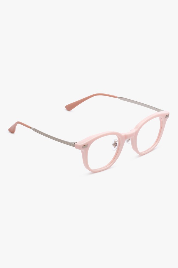 X.KAY 글라스 핑크는 여성들을 위한 캐주얼 스타일의 사각 프레임 안경테입니다. 핑크색 플라스틱 소재로 제작되었으며, 가볍게 착용할 수 있어 일상생활에서 편안함을 제공합니다. 봄, 여름, 가을, 겨울 사계절 모두 착용 가능하며, 투명한 렌즈가 특징입니다. 미니멀한 디자인으로 다양한 스타일에 매치하기 좋습니다.