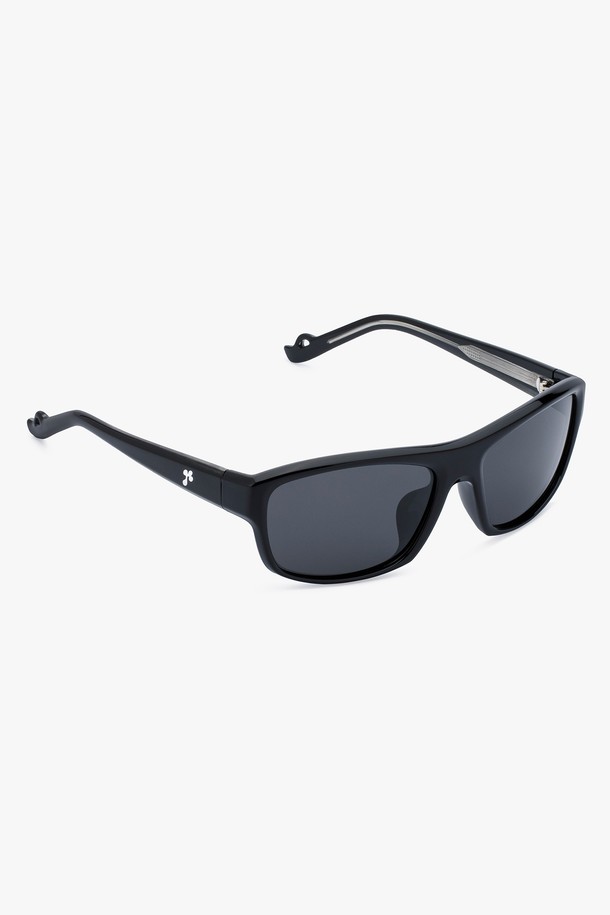 GEM SUNGLASS (젬 선글라스) 3 COLOR는 공용으로 착용 가능한 미니멀하고 클래식한 스타일의 선글라스입니다. 블랙, 매트블랙, HOPI 3가지 컬러로 출시되었으며, TR소재를 사용하여 내구성과 고탄성을 갖췄습니다. UV400 보호 기능과 99.99% 자외선 차단 기능을 제공하여 봄, 여름철 눈 건강을 지켜줍니다. 무지 디자인에 무도수 렌즈를 사용하여 편안하게 착용할 수 있으며, 유니섹스 디자인으로 누구나 부담 없이 즐길 수 있습니다.