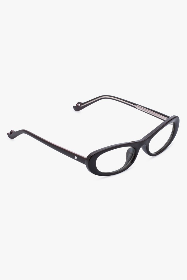 AUBE GLASS 3 COLOR(오브 글라스 3 컬러)는 남녀 모두 착용 가능한 유니섹스 디자인의 안경테입니다. 브라운과 블랙 두 가지 색상으로 출시되었으며, 미니멀하고 지적인 스타일을 연출합니다. 초경량 TR 소재와 아크릴 소재를 사용하여 편안한 착용감을 제공하며, 고탄성으로 내구성을 높였습니다. 슬림 오벌 프레임 디자인으로 오피스룩에 잘 어울리며, UV 차단 기능과 처방 렌즈 교체가 가능합니다. 착탈식 렌즈와 데모 렌즈가 포함되어 있어 실용적입니다.
