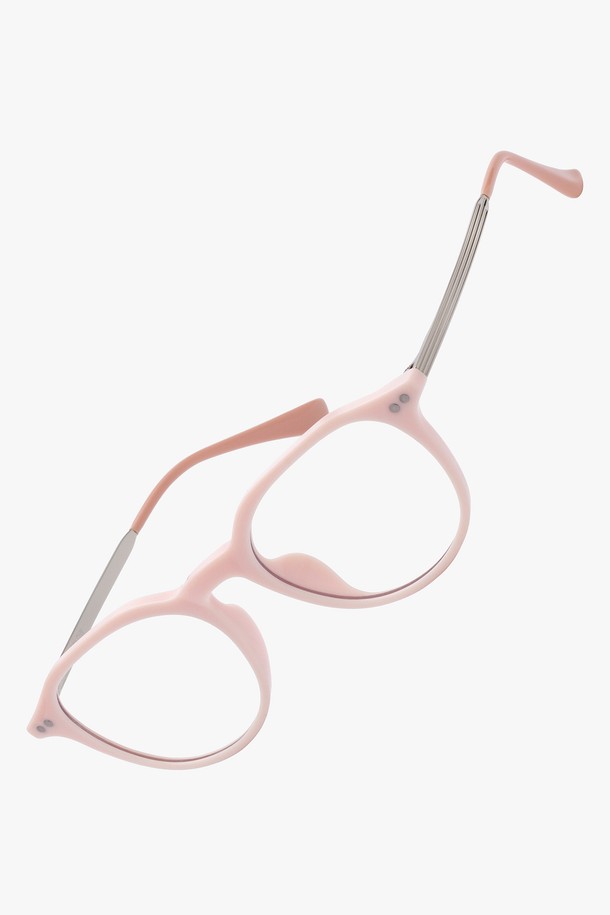 X.YOUNG GLASS 핑크는 여성 고객을 위한 캐주얼 스타일의 선글라스입니다. 핑크와 화이트 컬러 조합의 캣아이 프레임으로, 플라스틱 소재로 제작되어 가볍게 착용할 수 있습니다. 자외선 차단 기능으로 눈을 보호하며, 사계절 내내 활용하기 좋습니다. 미니멀한 디자인으로 다양한 스타일에 매치하기 용이합니다.
