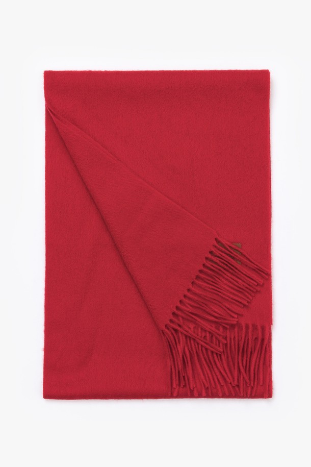 100% 캐시미어 머플러 레드 컬러 제품으로, 가을과 겨울에 따뜻함과 스타일을 더해줍니다. 부드러운 촉감의 얇은 두께로 제작되어 편안하게 착용할 수 있으며, 무지 디자인에 프린지 장식이 포인트입니다. 베이직하고 클래식한 스타일로 출근룩이나 모임룩에 모두 잘 어울립니다.
