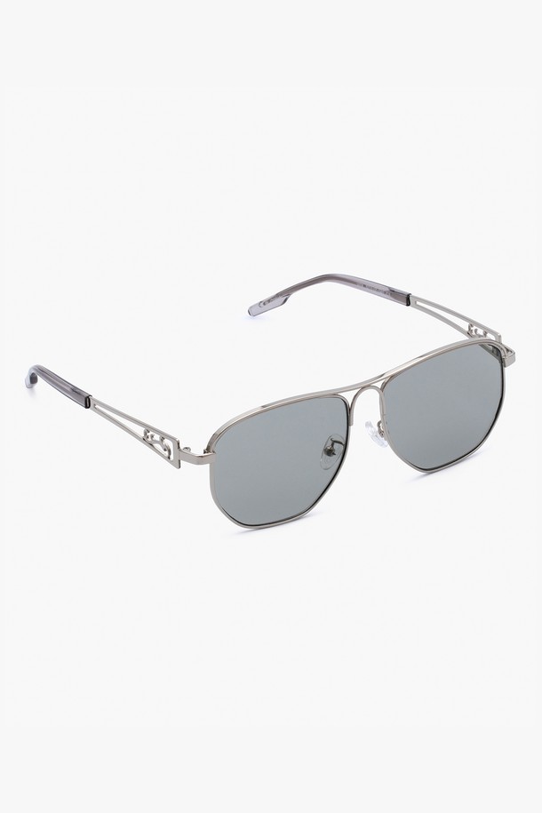 STAINLESS VEIL SUNGLASS GRAY는 미니멀하고 클래식한 스타일을 추구하는 분들을 위한 선글라스입니다. 스테인리스 소재로 제작되어 견고하며, 오버사이즈의 베일형 디자인이 세련된 느낌을 더합니다. 그레이 컬러 렌즈는 자외선 차단 기능을 제공하여 눈을 보호해 줍니다. 일상생활에서 편안하게 착용할 수 있는 실용적인 아이템으로, 메탈릭한 질감이 고급스러움을 더합니다. 사계절 내내 다양한 스타일 연출에 활용할 수 있습니다.
