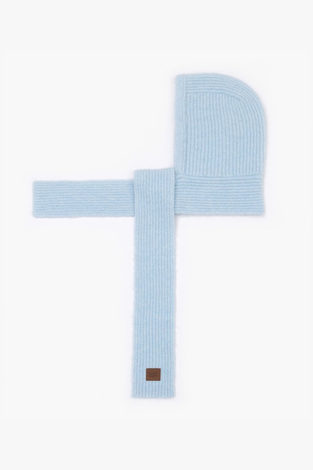 12월 18일 출고 예정인 MOCHI 발라클라바 스카이 블루입니다. 울, 재생 폴리에스터, 나일론, 아크릴, 스판덱스 혼방 소재로 제작되어 부드러운 촉감을 선사하며, 겨울철 보온성을 높여줍니다. 머리부터 목까지 포근하게 감싸는 깊은 모자 깊이와 긴 스트랩 디자인, 비대칭 스트랩 길이로 다양한 스타일 연출이 가능합니다. 캐주얼, 미니멀, 클래식 스타일 모두 소화 가능한 무지 디자인의 발라클라바입니다. 스카이 블루, 차콜 그레이, 핑크 베이지, 레몬 브라운 4가지 색상으로 제공됩니다.
