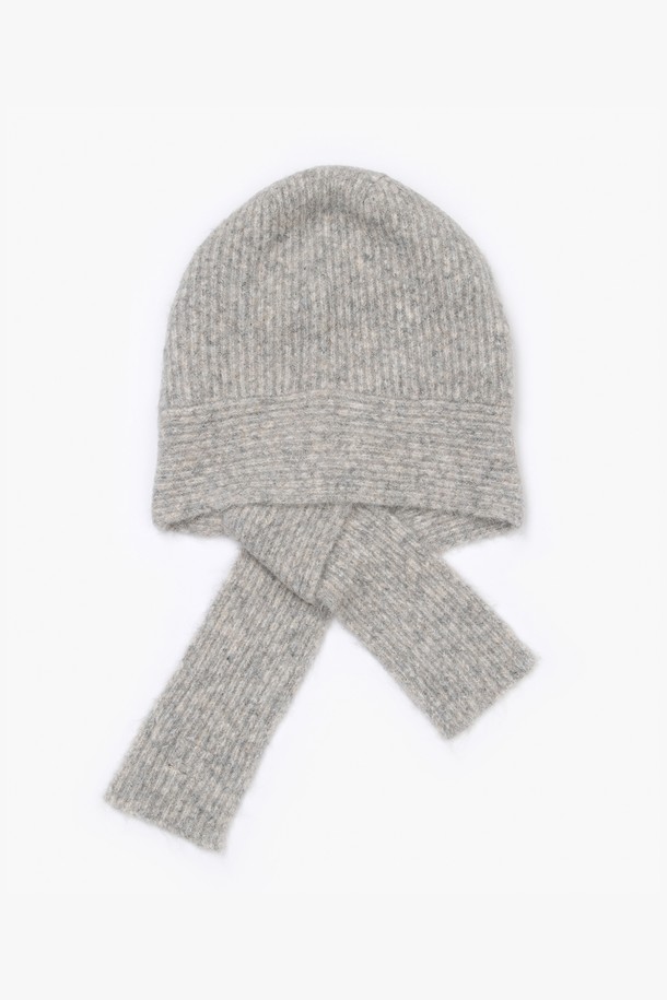 MOCHI 발라클라바 그레이는 겨울철 방한과 일상 착용에 적합한 남녀 공용 모자입니다. 부드러운 니트와 울 소재로 제작되어 깊고 포근한 착용감을 선사하며, 두꺼운 두께감으로 뛰어난 보온성을 제공합니다. 무지 디자인에 후드 디자인 장식과 일체형 목도리가 더해져 캐주얼, 미니멀, 클래식 스타일 모두 소화 가능합니다. 추운 계절, 따뜻함과 스타일을 동시에 잡을 수 있는 필수 아이템입니다.
