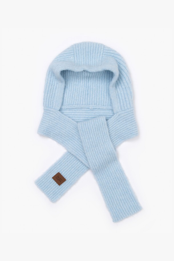 12월 18일 출고 예정인 MOCHI 발라클라바 스카이 블루입니다. 울, 재생 폴리에스터, 나일론, 아크릴, 스판덱스 혼방 소재로 제작되어 부드러운 촉감을 선사하며, 겨울철 보온성을 높여줍니다. 머리부터 목까지 포근하게 감싸는 깊은 모자 깊이와 긴 스트랩 디자인, 비대칭 스트랩 길이로 다양한 스타일 연출이 가능합니다. 캐주얼, 미니멀, 클래식 스타일 모두 소화 가능한 무지 디자인의 발라클라바입니다. 스카이 블루, 차콜 그레이, 핑크 베이지, 레몬 브라운 4가지 색상으로 제공됩니다.
