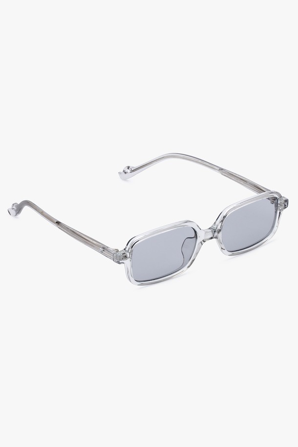 FINN 선글라스 3 COLOR는 남녀 모두 착용 가능한 미니멀하고 모던한 스타일의 스퀘어형 선글라스입니다. 블랙과 크리스탈 두 가지 색상으로 출시되었으며, TR소재 프레임으로 제작되어 가볍고 고탄성으로 편안한 착용감을 제공합니다. UV 차단 기능으로 자외선으로부터 눈을 보호하며, 데이트룩, 여행룩, 모임룩 등 다양한 TPO에 활용 가능합니다. 슬림한 프레임 디자인은 클래식, 시크한 스타일을 연출하며, 처방 렌즈 교체도 가능합니다. 렌즈 클리닝 천과 케이스가 함께 제공됩니다.
