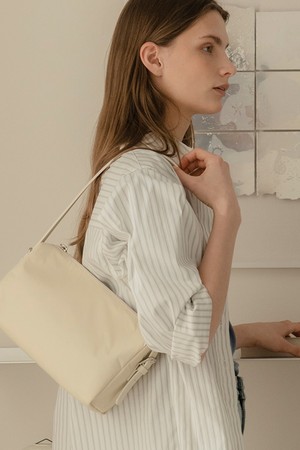 미아 나일론 숄더백 크림