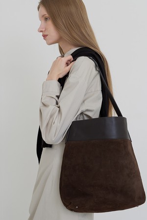 벨린 스웨이드 숄더백 다크브라운