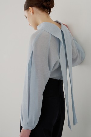 그라스 백 타이 블라우스 베이비블루