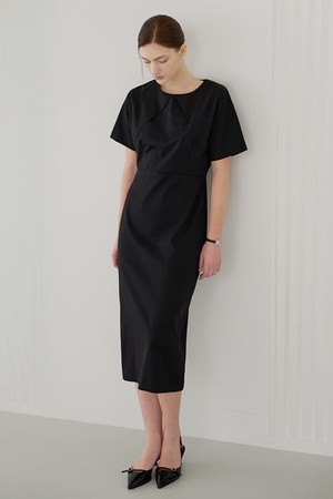 큰솔 하프 H라인 원피스 블랙