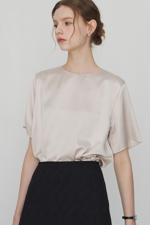 모들린 하프 새틴 블라우스 베이지