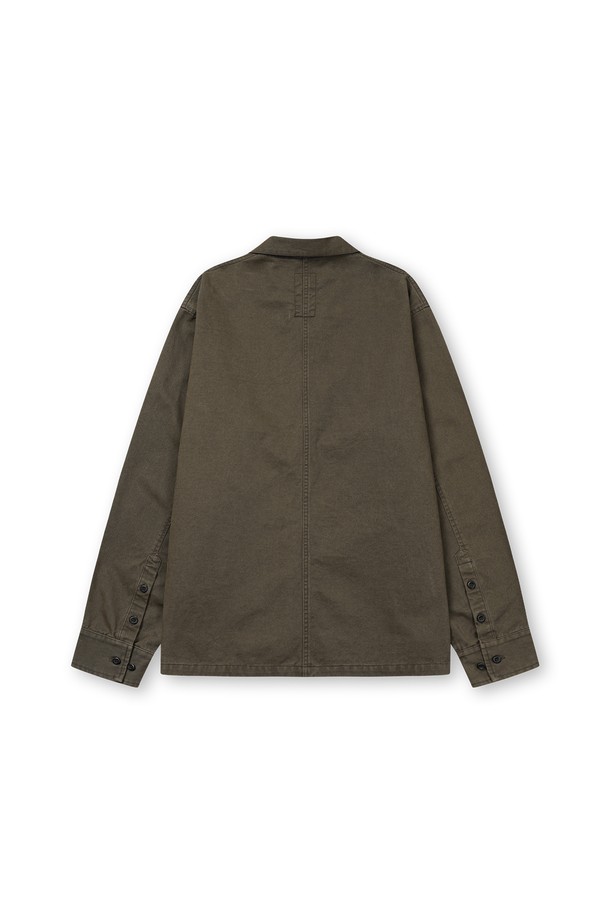 **도트 패치 풀오버 셔츠**는 남녀 모두 착용 가능한 캐주얼, 미니멀 스타일의 긴소매 셔츠입니다. 브라운 컬러의 면 소재로 제작되었으며, 튜닉 셔츠 스타일과 풀오버 디자인이 특징입니다. 뻣뻣한 촉감과 두꺼운 두께감으로 봄, 가을에 적합하며, 오버핏으로 편안하게 착용할 수 있습니다. 도트 무늬가 돋보이며, 앞 중심이 깊게 파인 브이넥 디자인으로 레이어드하여 다양한 스타일을 연출할 수 있습니다. 피그먼트 염색 기법을 사용하여 빈티지한 느낌을 더했습니다.
