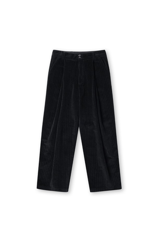 세련된 남성 출근룩을 완성하는 투 턱 코듀로이 팬츠입니다. 부드러운 코듀로이, 면, 폴리우레탄 혼방 소재로 제작되어 가을과 겨울, 따뜻하고 편안한 착용감을 선사합니다. 클래식하고 캐주얼한 무드를 넘나드는 벌룬핏과 무지 디자인은 미니멀한 스타일을 연출하며, 투 턱 디테일이 은은한 포인트를 더합니다. YKK 금속 지퍼, 소뿔 단추, 후면 비대칭 포켓, 가먼트 워싱 처리 등 섬세한 마감으로 완성도를 높였습니다. 블랙 컬러의 루즈핏 긴바지로, 어떤 상의와도 매치하기 용이합니다.
