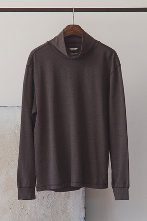 크롭 루즈드 터틀넥 티셔츠