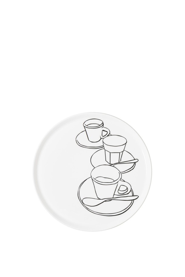 황혜선 PLATE (M) 1p는 얇고 가벼우면서도 강한 내구성을 자랑하는 파인본차이나 식기입니다. 투명한 유백색 바탕에 드로잉 및 라인아트 패턴이 은은하게 더해져 미니멀한 스타일을 연출합니다. 40% 이상 천연 본애쉬를 함유하여 뛰어난 보온성을 제공하며, 낮은 수분 흡수율로 위생적인 사용이 가능합니다. 전자레인지 및 식기세척기 사용이 가능하며, KS 제품 인증, 납/카드뮴 불검출, 잉크침투도 0.0, 열충격강도 120도, 24K 골드 등의 안전 기준을 통과했습니다. 개별 박스 패키지로 구성되어 선물용으로도 좋습니다.
