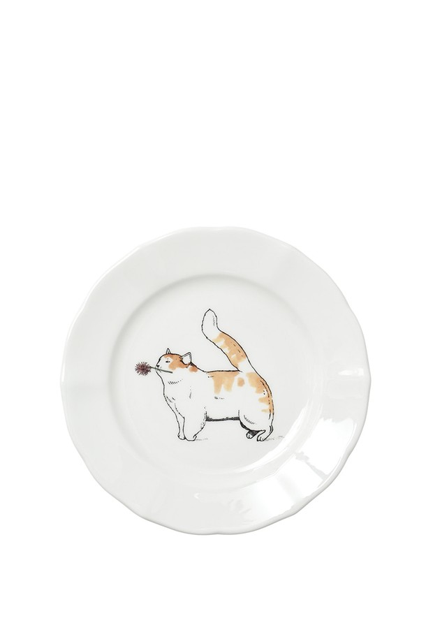 [한국도자기X티보에렘] 21. 6인치 접시 17CM (Happy cat)는 파인본차이나 소재로 제작되어 가볍고 내구성이 뛰어나며 보온성이 우수합니다. 귀여운 고양이 캐릭터와 건축물 일러스트가 어우러진 디자인으로, 섬세한 라인 표현이 돋보입니다. 접시는 식기 또는 장식용으로 활용 가능하며, 전자레인지와 식기세척기 사용이 가능하여 실용적입니다. KS 제품 인증, 납/카드뮴 불검출, 잉크 침투 저항성, 내열 충격성, 24K 골드 인증을 획득하여 안전성을 보장합니다. 화이트 컬러 바탕에 Happy cat 패턴이 사랑스러운 분위기를 연출합니다.
