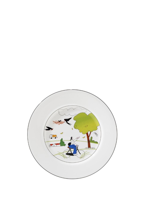 곽명주 자전거(White) 플레이트 1p는 파인본차이나 소재의 화이트 컬러 플레이트입니다. 자전거 일러스트 패턴이 특징이며, 21.4cm의 넉넉한 사이즈로 다양한 음식을 담기에 적합합니다. 40% 이상의 본애쉬를 함유하여 얇고 가벼우면서도 우수한 보온성을 자랑하며, 투명한 유백색이 고급스러운 분위기를 더합니다. 전자레인지, 식기세척기 사용이 가능하며, 내열성과 내구성이 뛰어나 실용적입니다. 잉크침투율 0.0, 내열온도 120도, 24K 골드 인증 및 정기 품질검사 인증을 받은 제품입니다.
