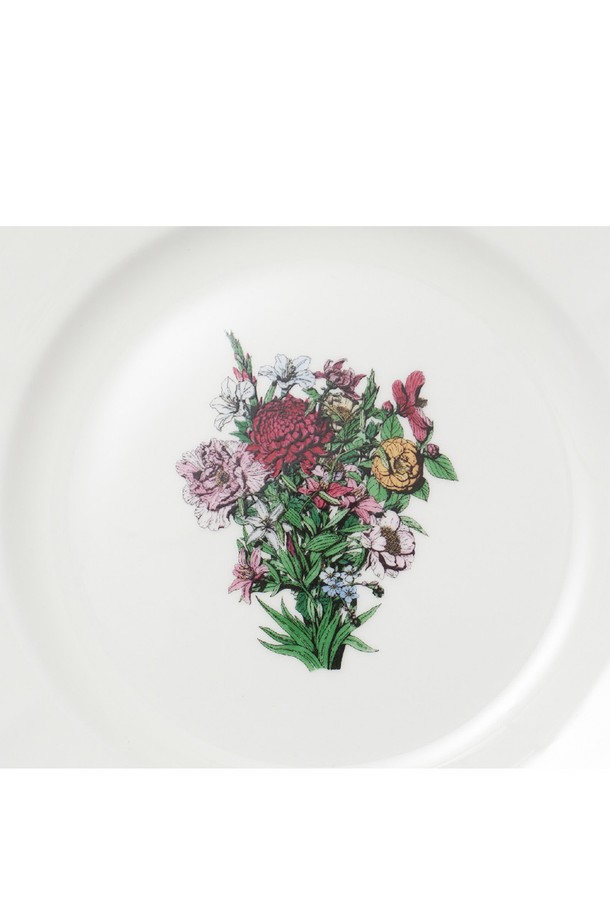 [한국도자기X티보에렘] 42. 8인치 접시 20CM 1P (Bouquet)는 프랑스 일러스트레이터 티보에렘과의 콜라보레이션으로 탄생한 접시입니다. 파인본차이나 소재에 40% 이상의 본애쉬를 함유하여 얇고 가벼우면서도 우수한 보온성을 자랑합니다. 섬세한 0.1mm 펜과 연필로 그린 건축물 일러스트와 플라워 패턴이 조화롭게 어우러져 아날로그 감성을 선사합니다. 20cm 사이즈로 실용성을 더했으며, 전자레인지, 식기세척기 사용이 가능하여 편리합니다. KS 제품인증, 납/카드뮴 불검출, 잉크침투저항성 테스트를 통과하여 안심하고 사용할 수 있으며, 24K 골드 인증으로 고급스러움을 더했습니다.
