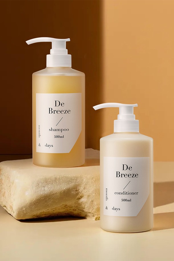 [먼스앤데이즈] 디 브리즈 샴푸+컨디셔너 2SET (총 1L)는 풍성한 거품의 샴푸와 크림 타입 컨디셔너로 구성된 헤어케어 제품입니다. 싱그러운 프레시 브리즈와 알데하이드, 플로럴 향이 조화롭게 어우러져 아로마테라피 효과를 선사하며, 지속력 있는 향으로 은은함을 더합니다. 녹차추출물, 마치현추출물 등 자연 유래 성분이 모발 손상 개선, 두피 진정 및 보습에 도움을 주어 건강한 모발을 가꿀 수 있습니다. 큐티클 케어와 모발 내부 보습을 통해 더욱 탄력있고 부드러운 머릿결을 경험해 보세요. 민감성 두피도 안심하고 사용할 수 있는 저자극 클리니컬 헤어케어 제품입니다.
