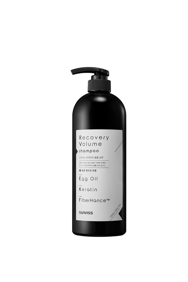**[수아비스] 리커버리 볼륨 샴푸 1000ml WS01AH05**는 약하고 힘없는 모발, 건조하고 손상된 모발을 위한 샴푸입니다. 데실글루코사이드, 멘톨, 에그오일, 케라틴, 파이버핸스 등 자연 유래 성분을 함유하여 두피 케어, 탈모 예방, 손상 모발 케어, 비듬 및 가려움 완화에 도움을 줍니다. 풍성한 거품과 산뜻한 사용감, 끈적임 없는 제형으로 쾌적하게 사용 가능하며, ISO 22716 품질 인증을 받은 자연주의 샴푸입니다. 연구소 개발을 통해 탄생한 과학적인 포뮬러로 볼륨감 있는 모발을 연출해 보세요. 1000ml 대용량으로 온 가족이 함께 사용하기 좋습니다.
