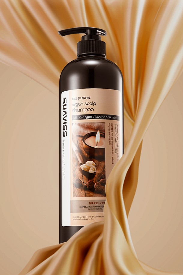 [수아비스] 아르간 두피케어 샴푸 1000ml *2개는 민감한 두피와 모든 모발 타입에 사용 가능한 샴푸입니다. 아르간 오일, 천연 멘톨, 식물성 계면활성제의 풍부한 영양을 담아 두피 케어와 모발 케어를 동시에 관리합니다. 약산성 포뮬러로 두피 자극을 최소화하며, 쿨링감과 진정 효과를 선사하여 건강한 두피 환경을 조성합니다. 풍성한 거품으로 두피 모공 속 노폐물을 깨끗하게 클렌징하고, 수분 밸런스 케어로 촉촉함을 유지시켜줍니다. 1000ml 대용량 2개 세트로, 손상된 두피와 모발에 영양을 공급하여 건강하게 가꾸어 보세요.
