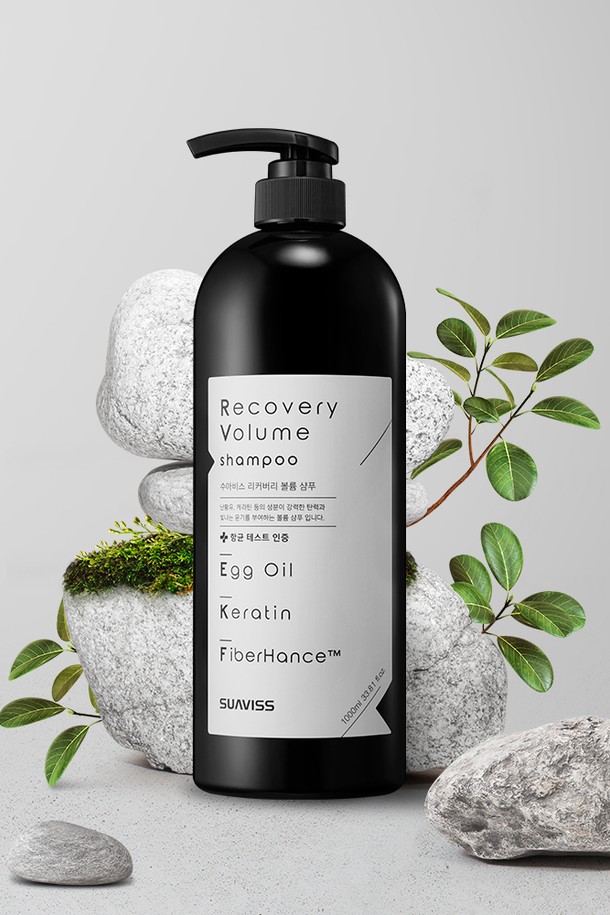 [수아비스] 리커버리 볼륨 샴푸 1000ml *2개는 풍성한 볼륨과 건강한 두피를 위한 헤어케어 샴푸입니다. 데실글루코사이드, 멘톨, 에그오일, 케라틴, 파이버핸스 등 꼼꼼하게 엄선된 성분들이 함유되어 모발에 영양을 공급하고 두피를 진정시켜 줍니다. 저자극 거품 제형으로 끈적임 없이 시원한 사용감을 선사하며, 모발 강화, 탈모 예방, 비듬 케어, 가려움 방지 효과를 기대할 수 있습니다. 힘없는 모발, 영양이 필요한 두피, 건조하고 푸석한 모발에 사용하면 더욱 좋습니다. ISO 22716, R&D센터, 벤처기업 인증을 통해 제품의 품질을 보증합니다.

