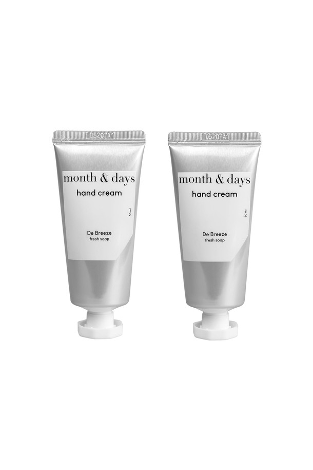 먼스앤데이즈/단독특가 디 브리즈 핸드크림 50ml 1+1 구성으로 총 100ml를 만나보세요. 산뜻한 비누향과 프레시한 향이 기분 좋은 크림 타입 핸드크림입니다. 끈적임 없이 빠르게 흡수되어 부드럽고 촉촉한 손으로 가꿔줍니다. 보습력과 향 지속력이 뛰어나며, 바디로션으로도 활용 가능합니다. 현대백화점, 갤러리아 등 주요 판매처에서 만나보실 수 있습니다.
