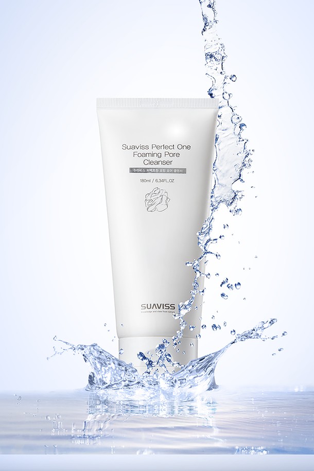 [수아비스] 퍼펙트원 포밍포어 클렌저 100ml WS01AS14는 3중 세안과 메이크업 클렌징, 모공 및 트러블 관리를 한 번에 해결해주는 제품입니다. 코코넛 세정 성분, 아보카도 오일, 알란토인, 비타민 성분이 함유되어 세정력은 물론 저자극, 영양 공급까지 책임집니다. 풍성하고 세밀한 거품이 부드럽게 피부를 감싸며, 단 한 번의 세안으로 색조 화장까지 깔끔하게 지워줍니다. 모공 깊숙이 숨어있는 피지와 노폐물까지 깨끗하게 제거하여 매끄러운 피부결을 선사합니다.
