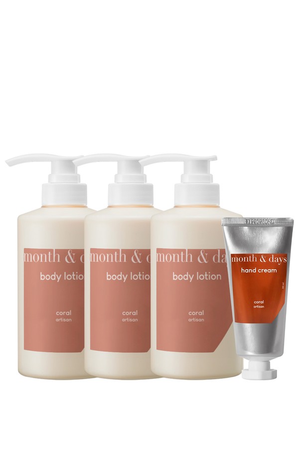 [먼스앤데이즈/단독] 3SET 코랄 바디로션&핸드크림 세트는 감귤과 허브 향으로 은은한 향기를 선사하는 바디케어 세트입니다. 바디로션과 핸드크림으로 구성되어 있으며, 정제수, 시어버터, 해바라기씨오일 등 보습과 영양 공급에 효과적인 성분들을 함유하고 있습니다. 3종 세트로 구성되어 핸드와 바디를 한 번에 관리할 수 있으며, 적당량을 덜어 부드럽게 펴 발라 사용합니다. 피부 자극 시에는 전문의와 상담하고, 상처 부위에는 사용하지 않도록 주의해야 합니다. 어린이의 손이 닿지 않는 곳에 보관하고 직사광선을 피해 보관하십시오.
