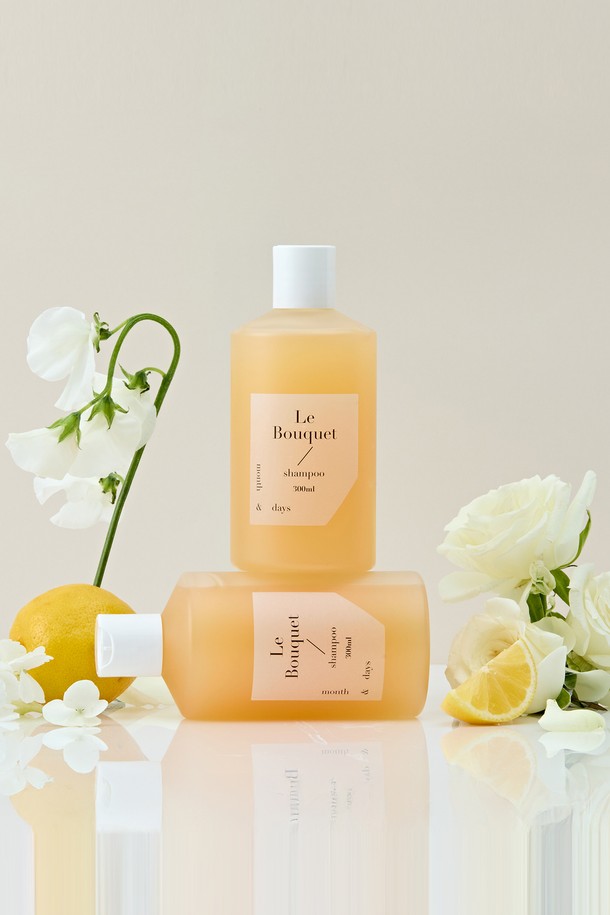 먼스앤데이즈 르부케 플로럴향 퍼퓸케어 샴푸 300ml 2개 세트입니다. 은은하고 매력적인 플로럴 향이 돋보이며, 샴푸 후에도 향긋함을 오래도록 유지해 줍니다. 르부케 라인의 제품으로, 퍼퓸케어 기능으로 모발에 풍성한 영양을 공급합니다. 샴푸는 피치색을 띄며, 1+1 구성으로 더욱 실속 있게 만나보세요. 먼스앤데이즈 브랜드의 샴푸로, 당신의 일상에 특별함을 더하세요.
